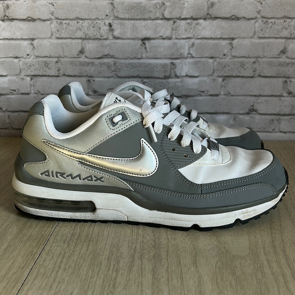 Nike Air Max Men's Athletic Shoes in Gray and White